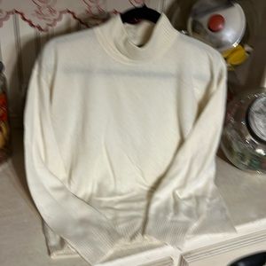 High neck cream 100% cashmere casual corner
